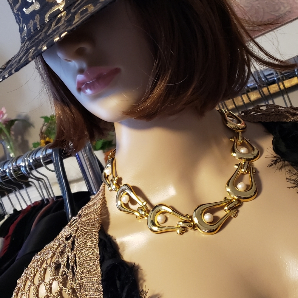 🛍Gorgeous  and stylish Necklace and Earrings  set